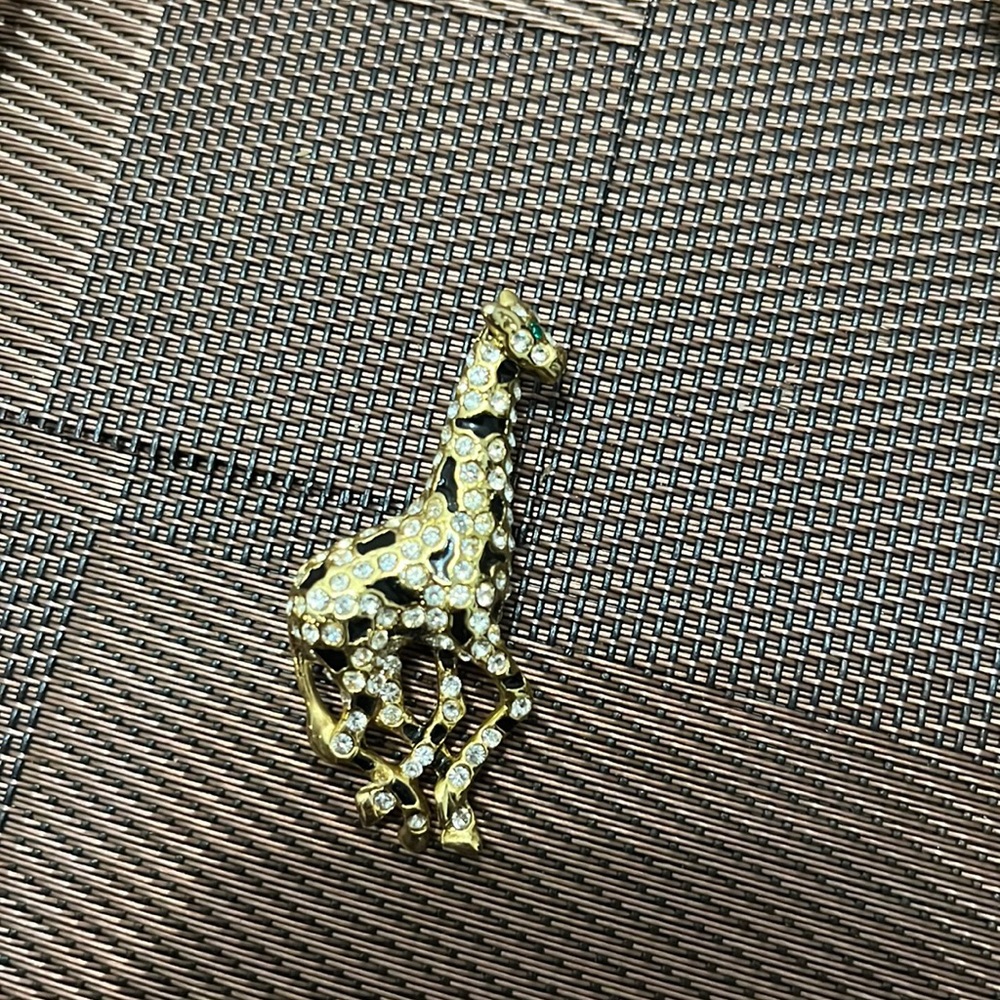Giraffe Brooch